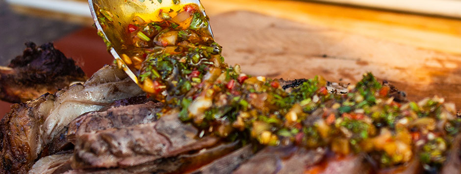 chimichurri caveman style tomahawk steak met rozemarijn salie knoflooki
