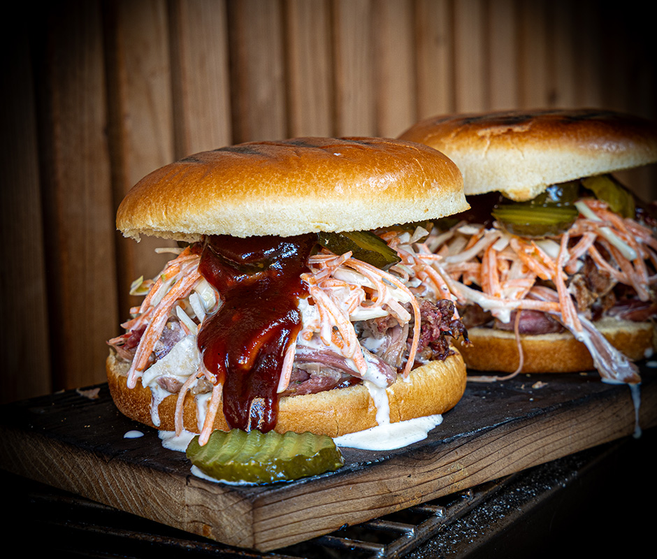 vlees classic pulled pork sandwich van whole hog bbq marc devleesboerderij