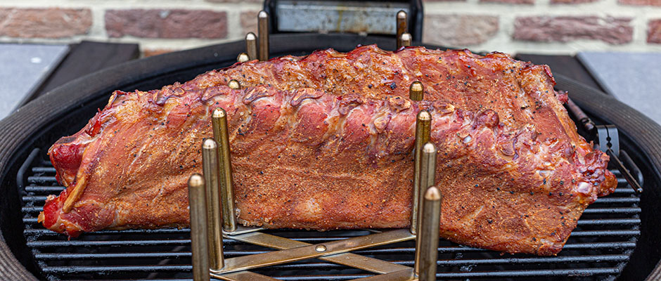 midden dominicaanse ananasribben met saus bbq marc devleesboerderij