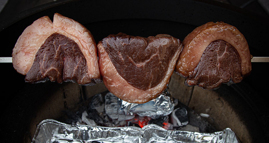 einde dry brined picanha aan het spit bbq marc devleesboerderij