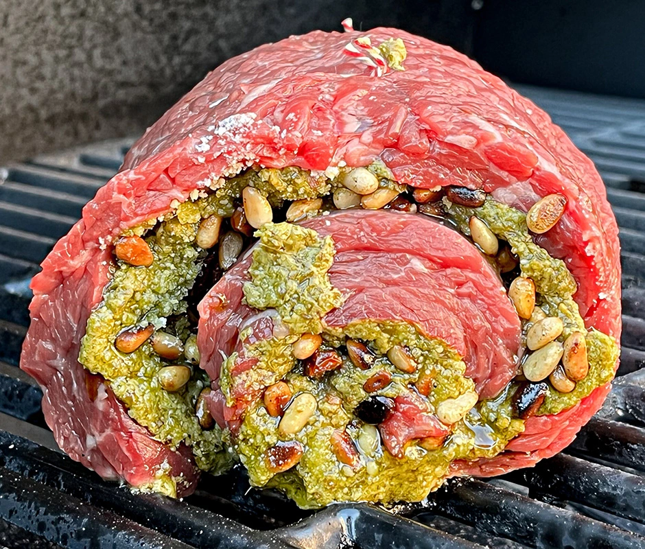 einde flank steak rollade met pesto bbq marc devleesboerderij