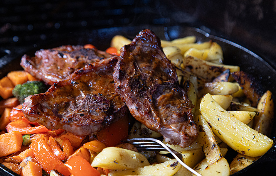 Gegrilde lamskoteletjes met honing-mosterdsaus