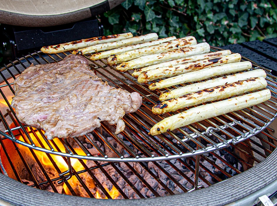 einde gegrilde iberico secreto met gegrilde asperges bbq marc devleesboerderij