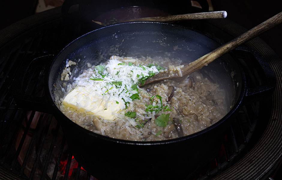 risotto gegrilde ree filet met truffelrisotto bitterzoete gegrilde witlof en een klassieke rode wijnsaus bbq marc devleesboerderij