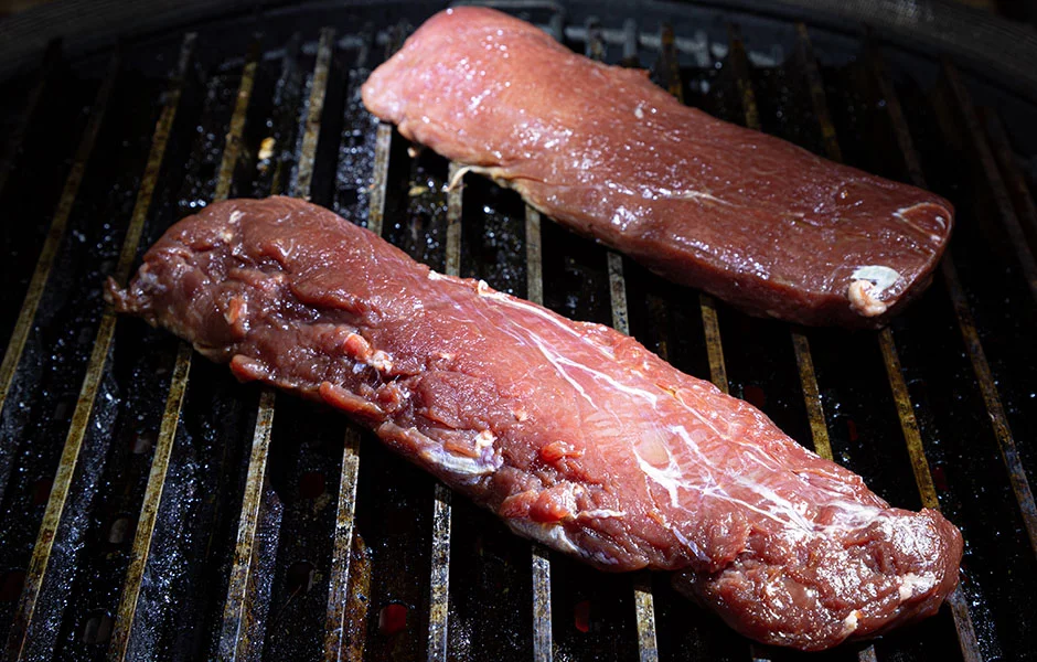 vlees gegrilde ree filet met truffelrisotto bitterzoete gegrilde witlof en een klassieke rode wijnsaus bbq marc devleesboerderij