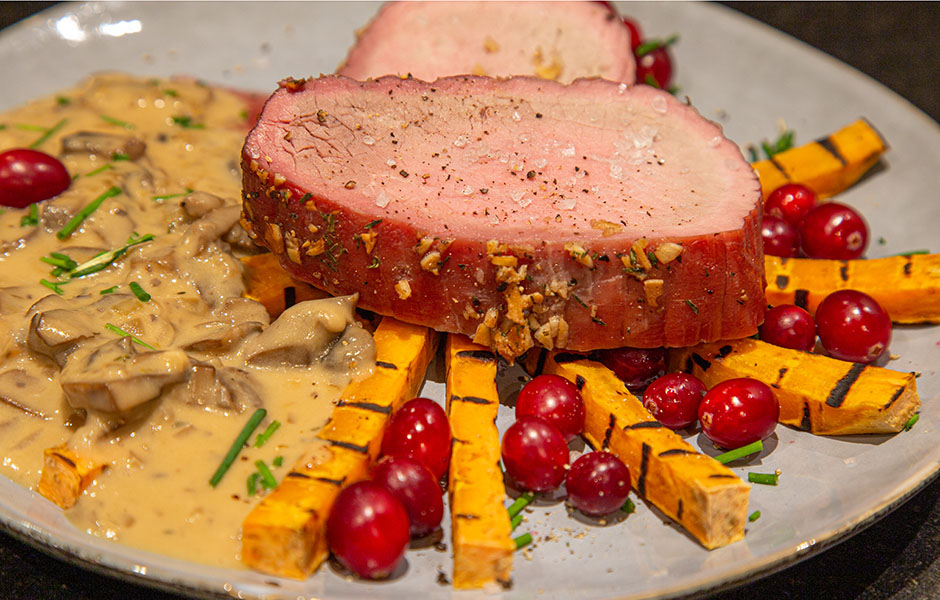 Gerookte rosbief met champignonsaus