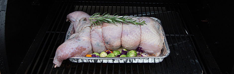 einde gerookte kalkoen met portpruimen bbq marc devleesboerderij