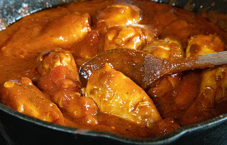 einde pittige kipdrumsticks in tomatensaus bbq marc devleesboerderij
