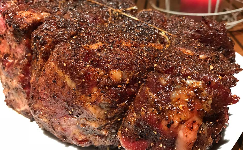 Ribeye roast met een zoet pittige koffie rub gerubt de vleesboerderij