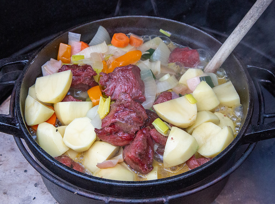 einde stoofpot met blauw witte kalfswangen bbq marc devleesboerderij