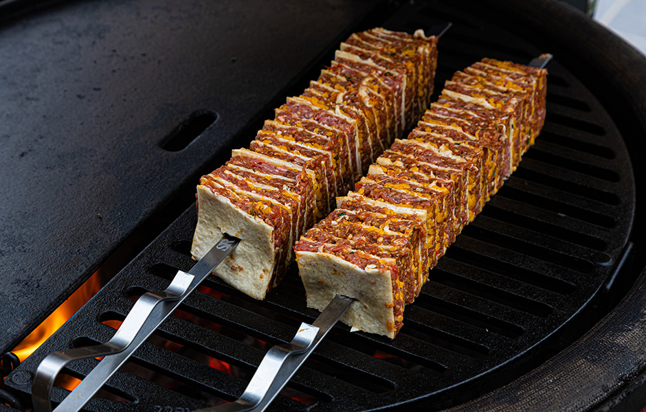 einde tortilla kebabs op spies bbq marc devleesboerderij