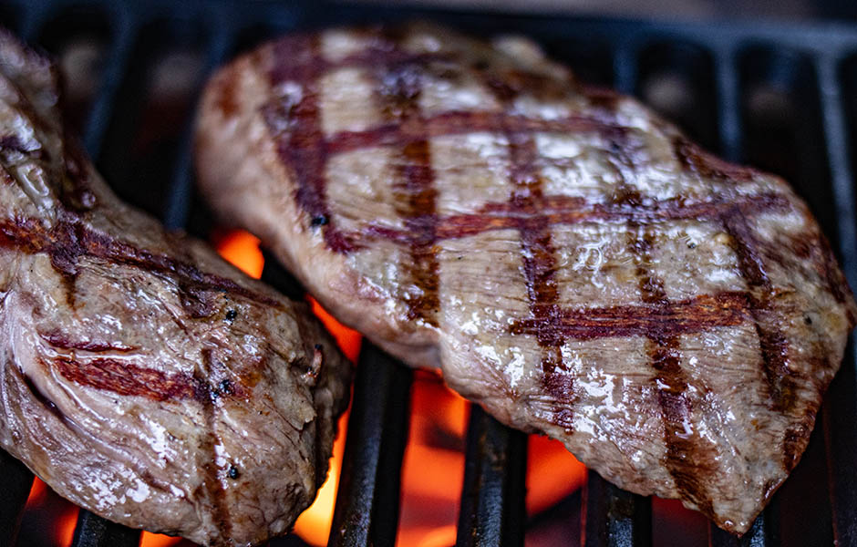 einde hertenbiefstuk van de bbq met rode portsaus grillfun devleesboerderij