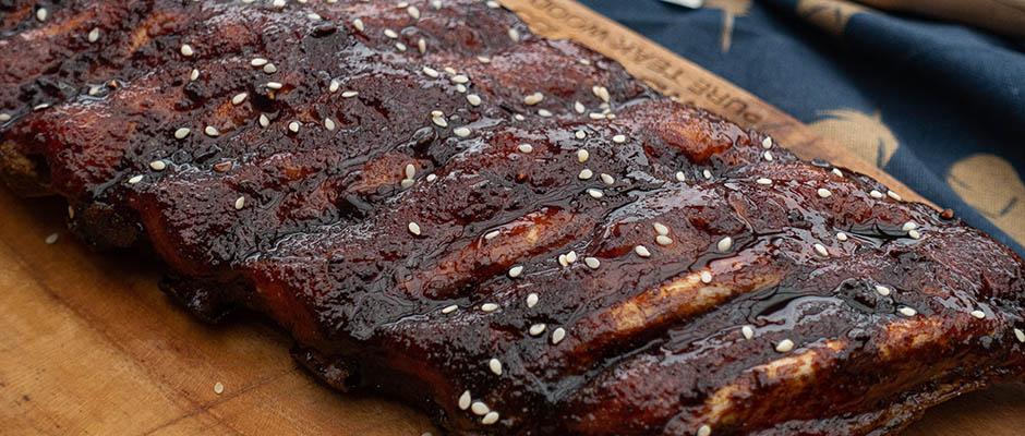 Indische Spareribs met zelfgemaakte mopsaus van de BBQ