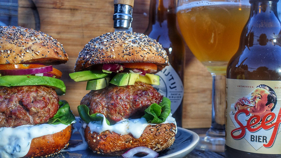 Lamsburger met Avocado en Kruidenyoghurt