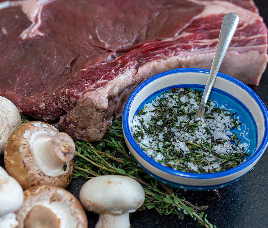 vlees primerib van de bbq in tijmzout met champignons mar lechanteur devleesboerderij