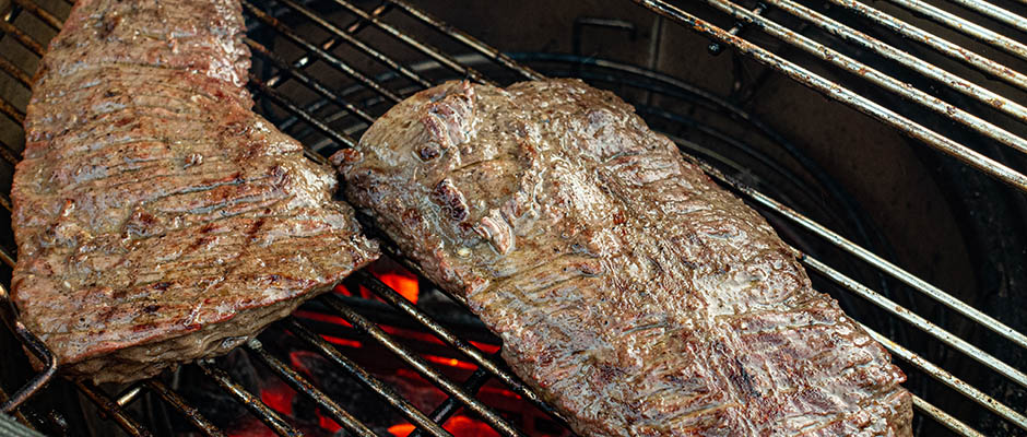 bbq skirt steak van de bbq met zelfgemaakte tacos en guacamole grillfun devleesboerderij
