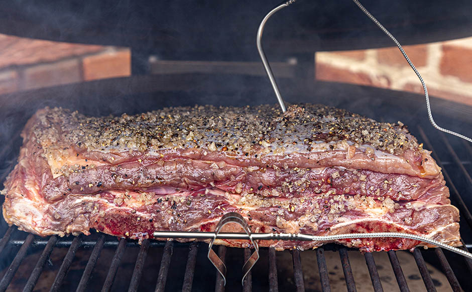 midden texas style shortribs van de bbq met originele texas coleslaw marc lechanteur devleesboerderij