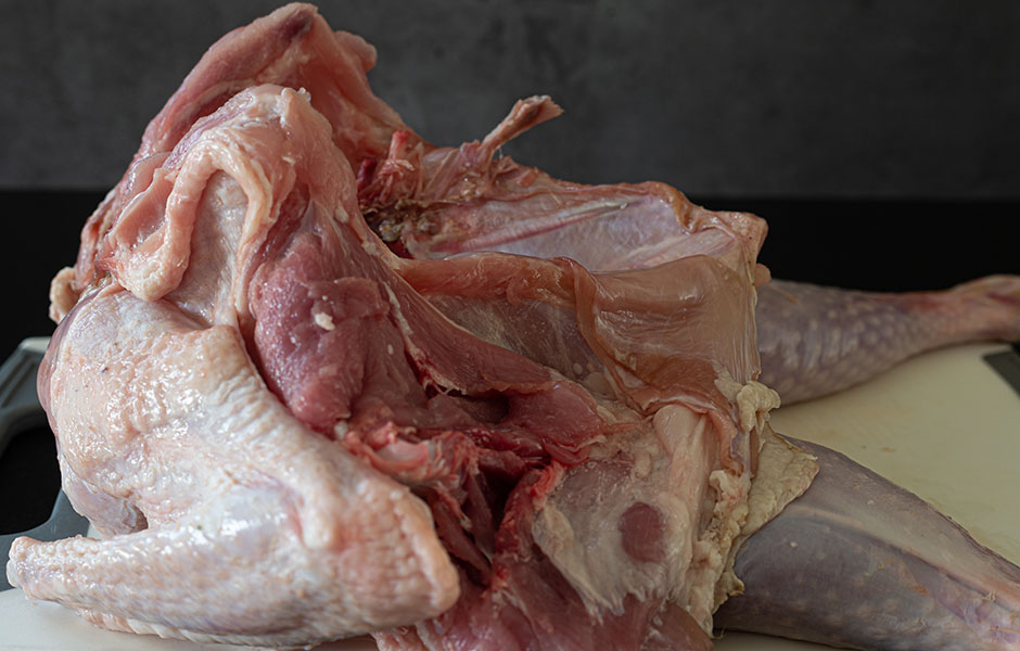 voorbereiding thanksgiving babykalkoen gevuld met kippengehakt en noten marc lechanteur devleesboerderij