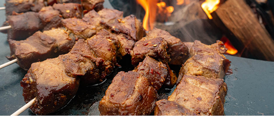 bbq varkenshaassaté met nasi en zelfgemaakte satésaus grillfun de vleesboerderij